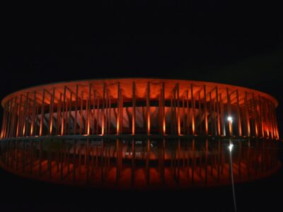 Brasília ilumina monumentos contra violência infantil