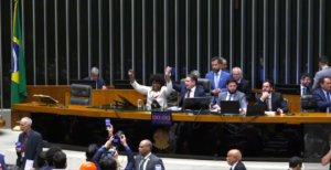 Câmara aprova fim da escala 6x1; PEC segue para o Senado