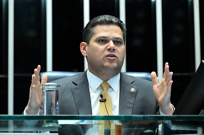 Empresários pedem adiamento do fim da escala 6x1; Alcolumbre evita compromisso