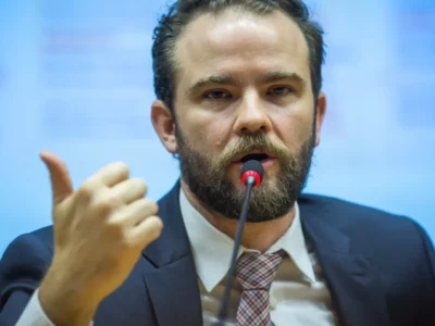 Desenrola para adimplentes será anunciado até o fim do mês, diz ministro