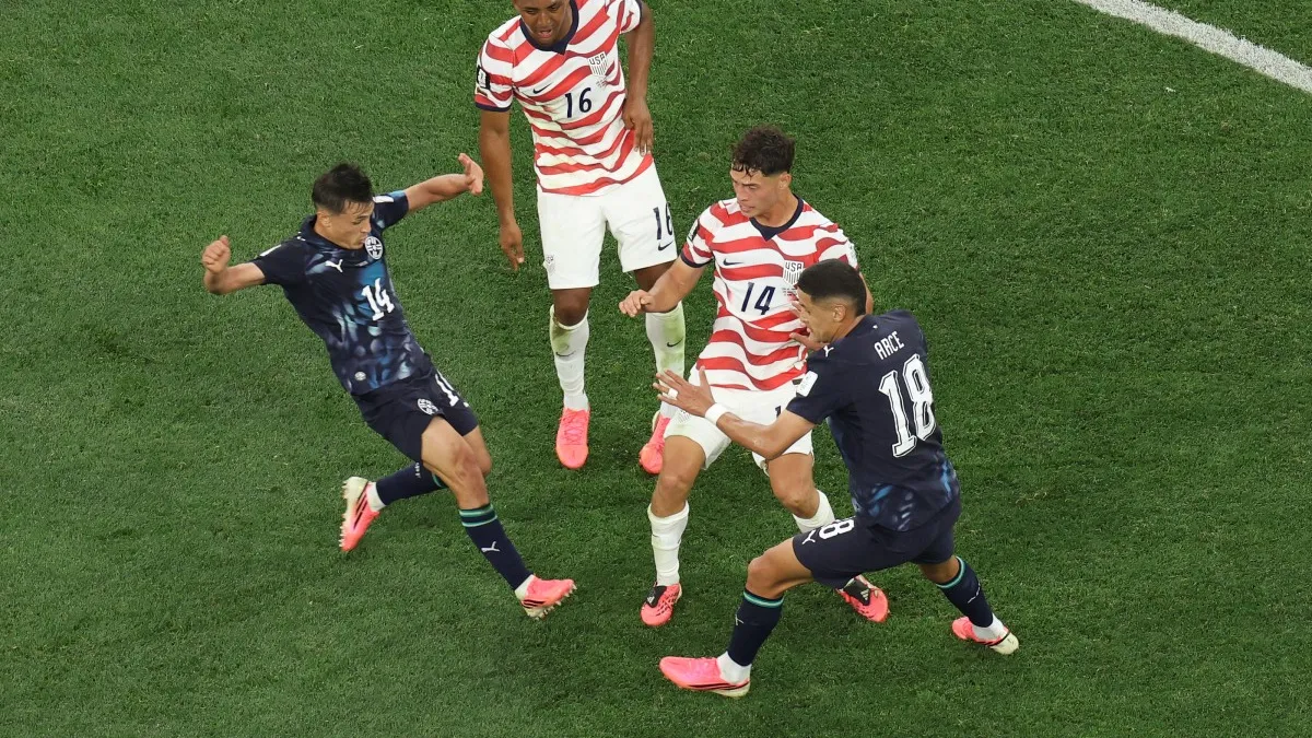 EUA arrasa Paraguai por 4 a 1 e assume liderança na Copa