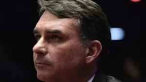 Flávio admite erro na relação com imprensa no governo Bolsonaro