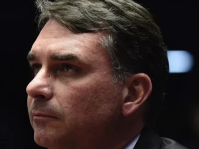 Flávio admite erro na relação com imprensa no governo Bolsonaro
