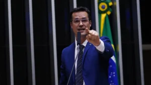 Deltan cogita lançar esposa ao Senado se tiver candidatura barrada