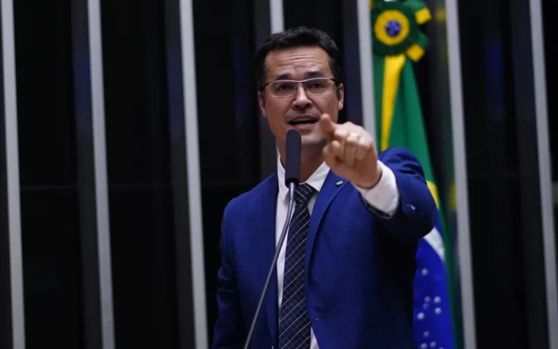 Deltan cogita lançar esposa ao Senado se tiver candidatura barrada