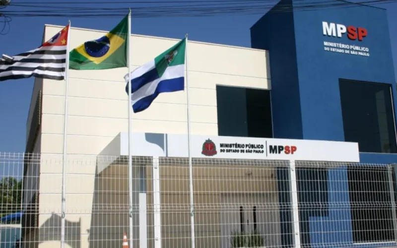 Auditor fiscal com salário de R$ 40 mil pede Justiça gratuita