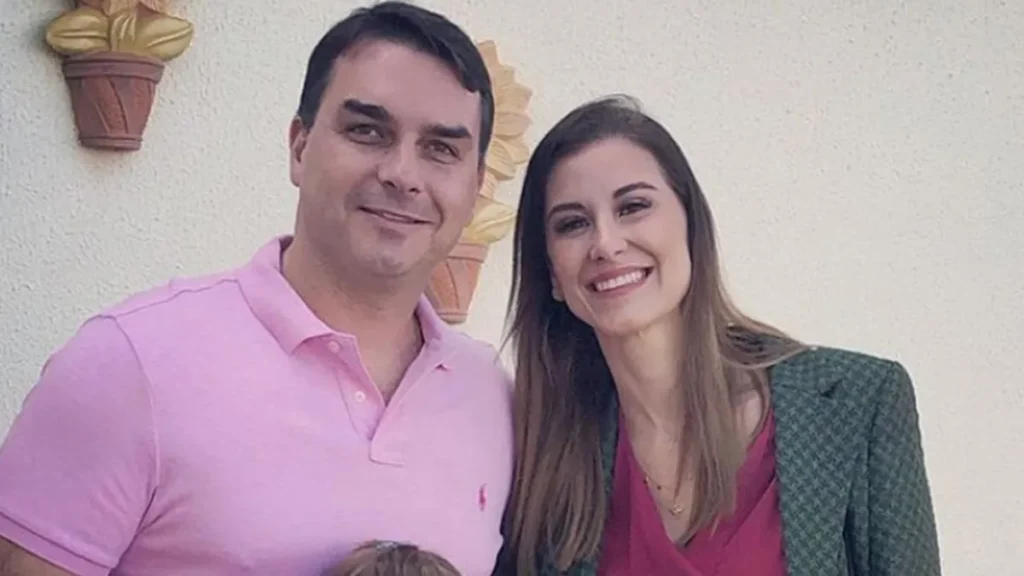 Fernanda Bolsonaro defende marido após críticas de Michelle