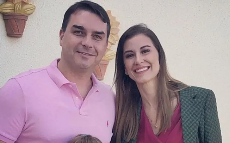 Fernanda Bolsonaro defende marido após críticas de Michelle