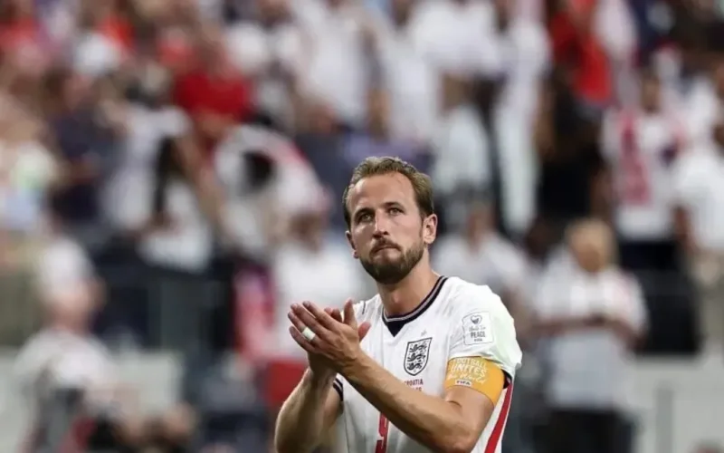 Kane pede calma à Inglaterra após vitória heroica