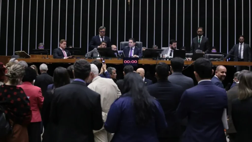 Big techs usam PL das Fake News para barrar regulação
