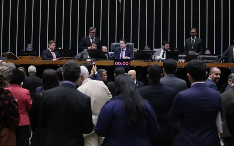 Big techs usam PL das Fake News para barrar regulação