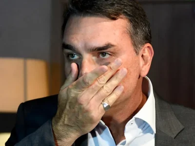 Flávio recorre ao STF contra proibição de visitas ao pai