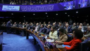 Senado aprova aumento de pena para crimes contra professores e médicos