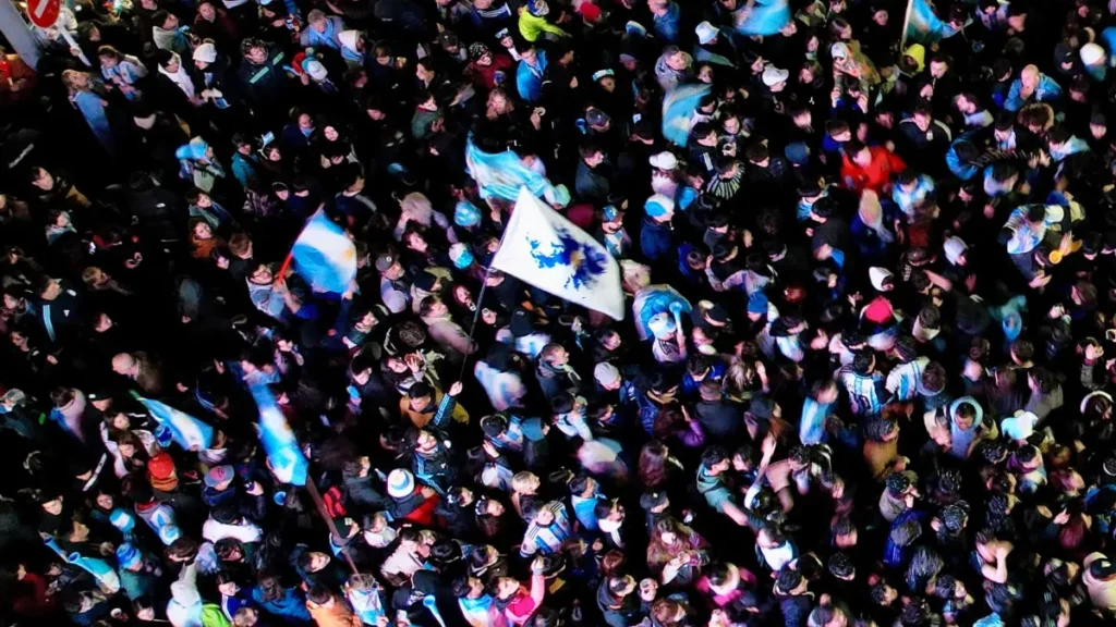 Argentinos lotam ruas após vitória histórica sobre Inglaterra
