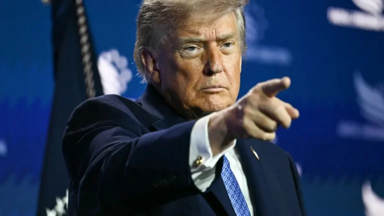 Trump pede cassação de licenças de TVs que não exibiram discurso