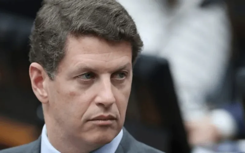 Justiça tira do ar vídeo de Salles contra André do Prado