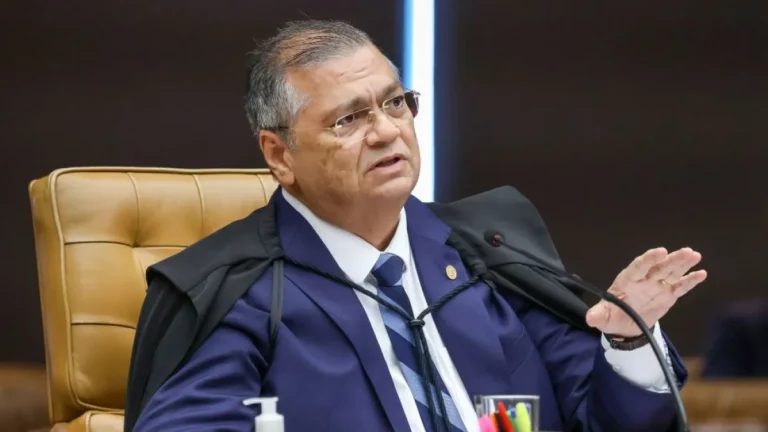 Dino prende secretário do Maranhão e encontra arsenal