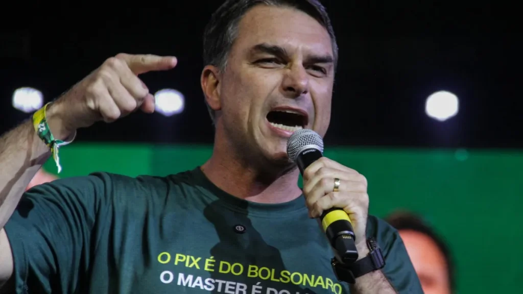 Flávio Bolsonaro espera aliança com União-PP em nível nacional