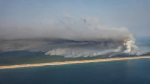 Incêndio em Cap Ferret: milhares fogem por terra e mar