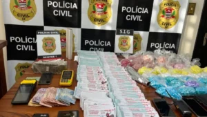 Polícia Civil prende três em operação contra tráfico e rifas ilegais em Ubatuba