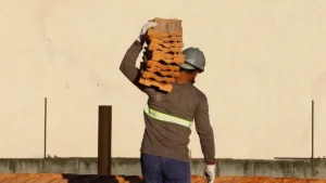 INCC/Sinapi sobe 0,44% em julho; custo por m² é de R$ 1.985