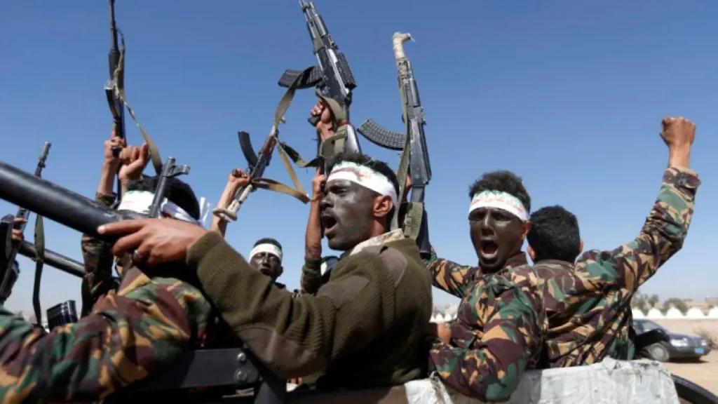 Ataque houthi a navio no Mar Vermelho mata seis