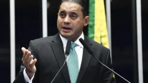 PF aponta ligações entre senador e ministro do STJ em investigação