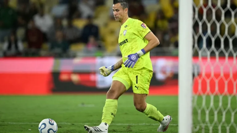 Com gol no fim, Flu vira sobre o Palmeiras e ajuda o Fla no Brasileirão